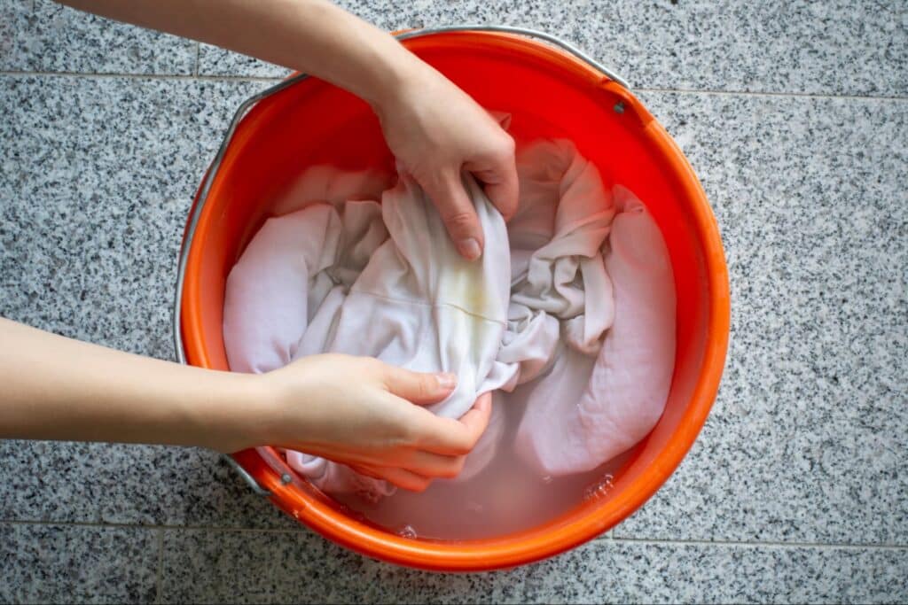 Soaking a stained shirt in white vinegar solutio