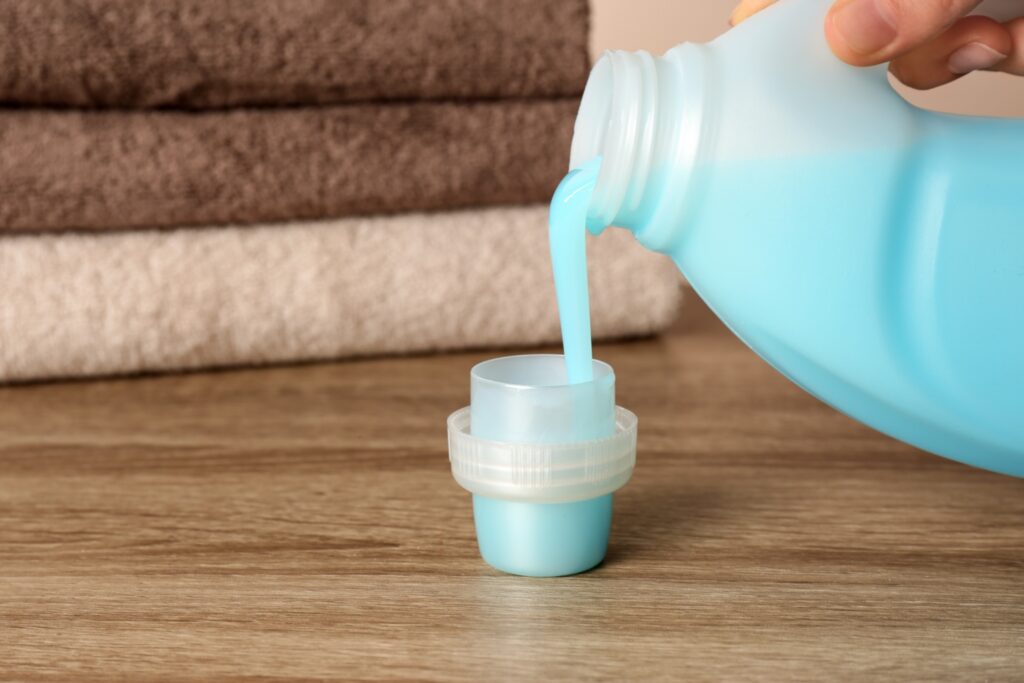 pouring-hypoallergenic-detergent-cap